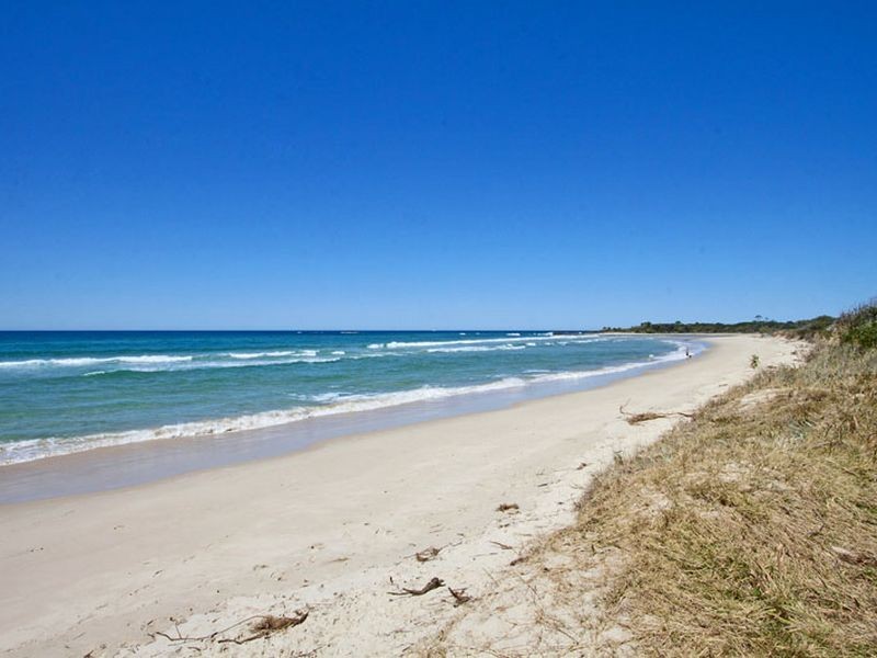12 Coast Road, Hastings Point NSW 2489
