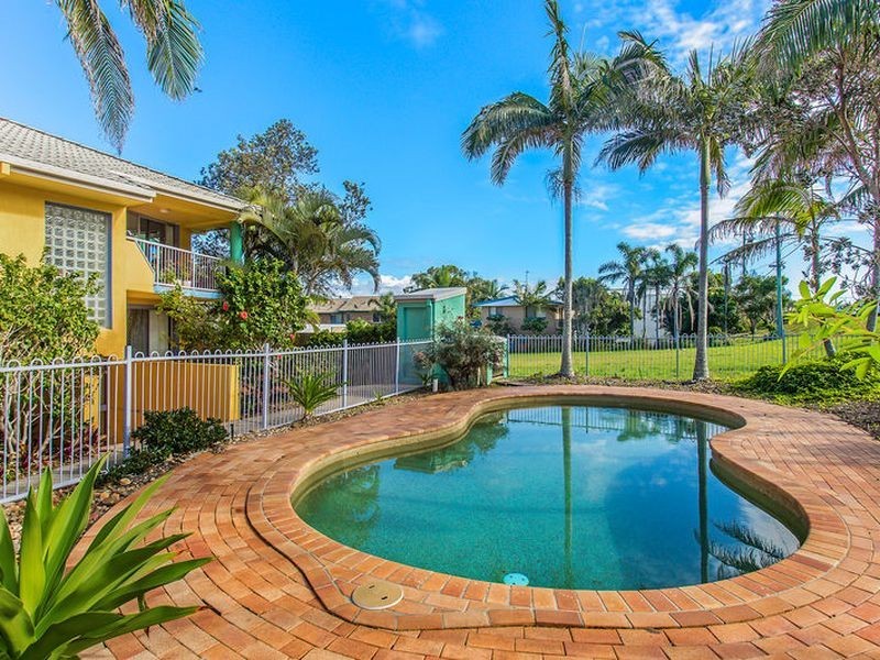 2/61-65 Tweed Coast Road, Cabarita Beach NSW 2488