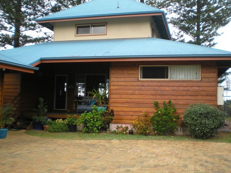 12 Coast Road, Hastings Point NSW 2489