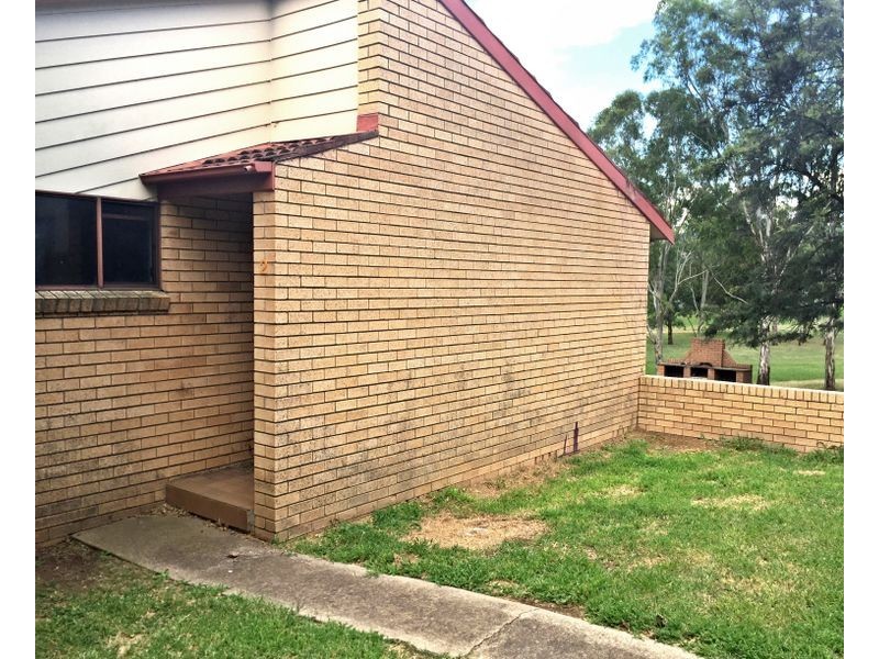 2/2 Newman Street, Muswellbrook NSW 2333