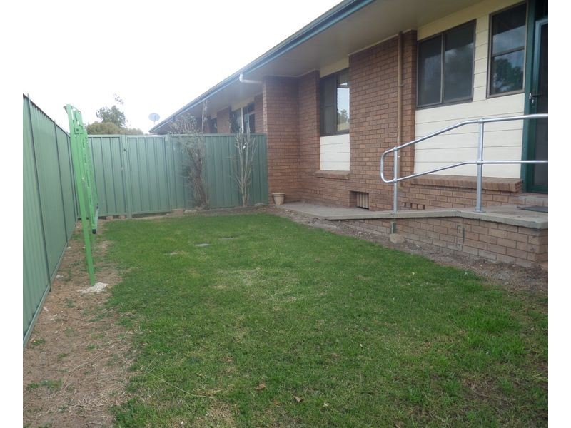 2/11 Kenilworth Street, Denman NSW 2328