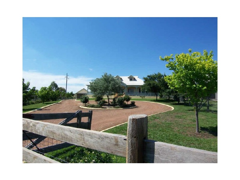 9 Stanstead Close, Scone NSW 2337