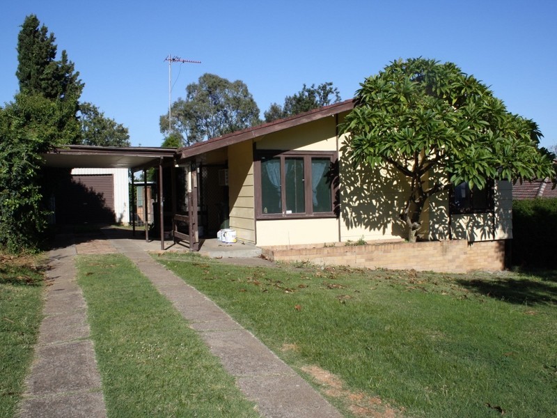 13 Tobruk Avenue, Muswellbrook NSW 2333