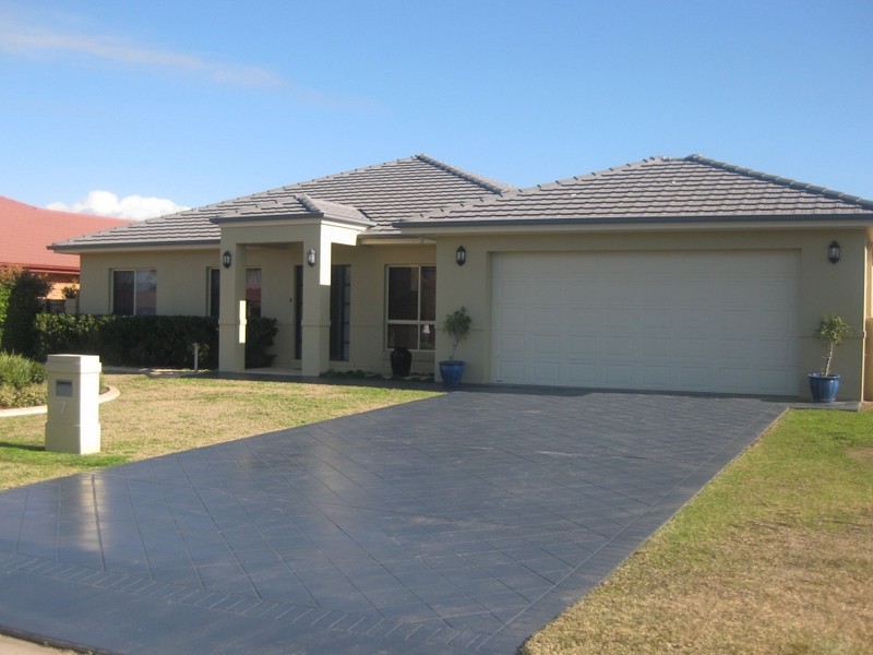 7 Gray Street, Scone NSW 2337