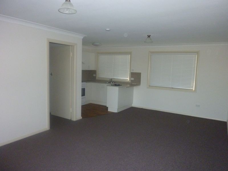 2/24 Campbell Street, Aberdeen NSW 2336
