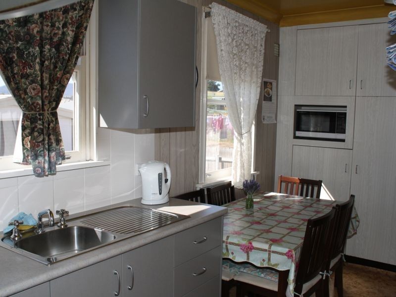 24 Anzac Parade, Muswellbrook NSW 2333