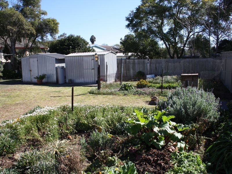 24 Anzac Parade, Muswellbrook NSW 2333