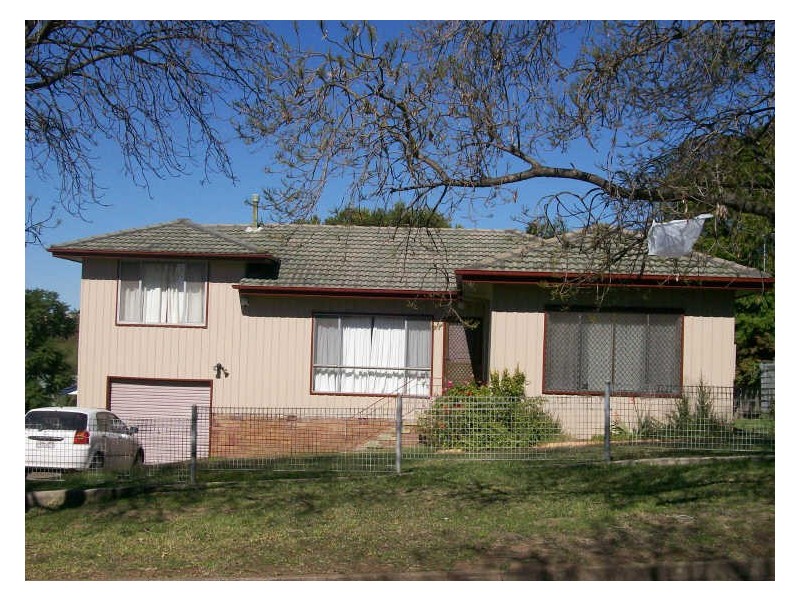 10 Thompson Street, Muswellbrook NSW 2333