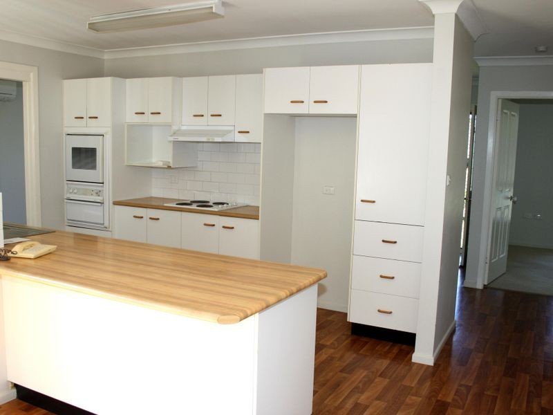 30 Claret Ave, Muswellbrook NSW 2333