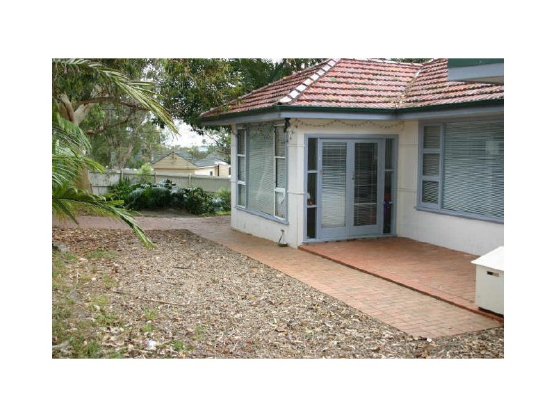 2 Nargong Rd, Allambie Heights NSW 2100