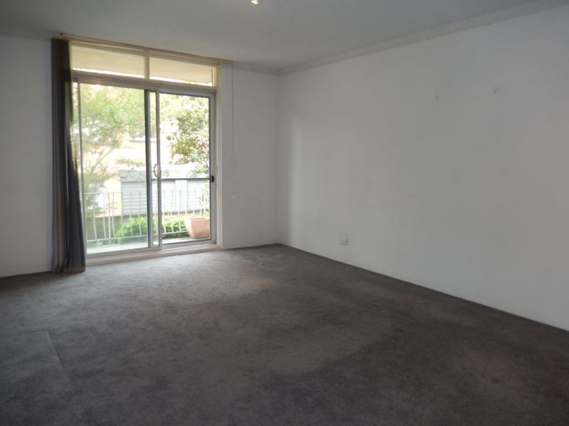 2/104 Wyadra Avenue, Freshwater NSW 2096