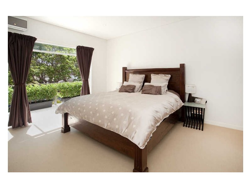 12 Surfers Parade, Freshwater NSW 2096