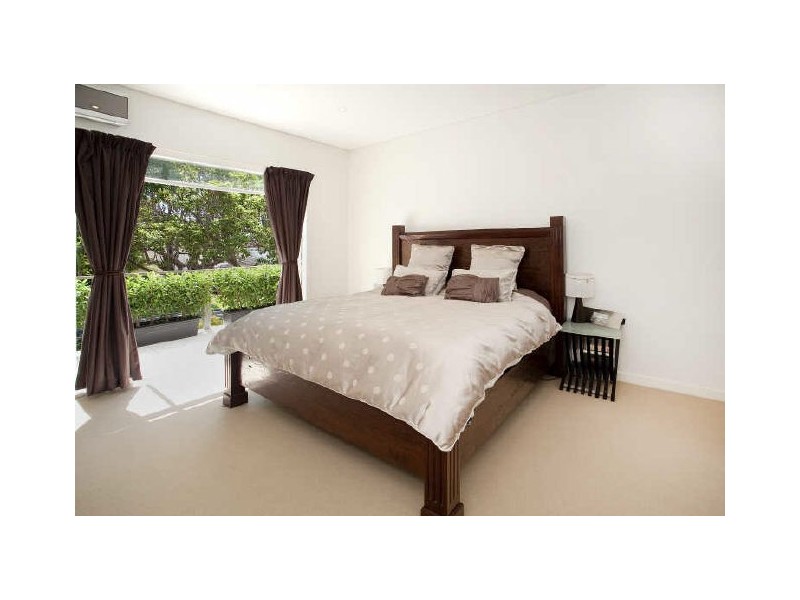 12 Surfers Parade, Freshwater NSW 2096