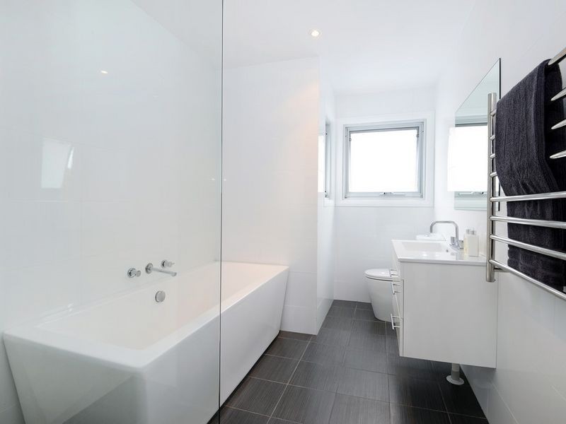 8 Stirgess Avenue, Curl Curl NSW 2096