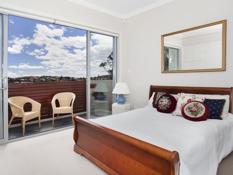 5 Undercliff Road, Freshwater NSW 2096