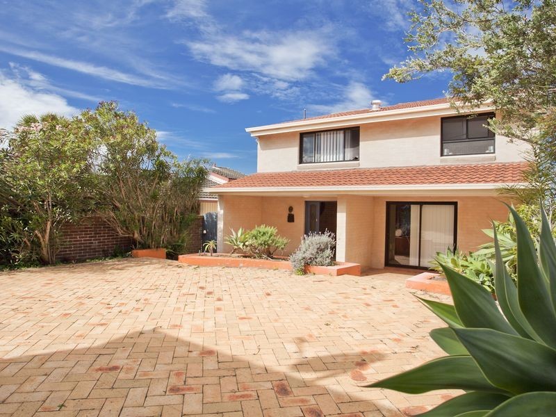 11 Farnell Street, Curl Curl NSW 2096