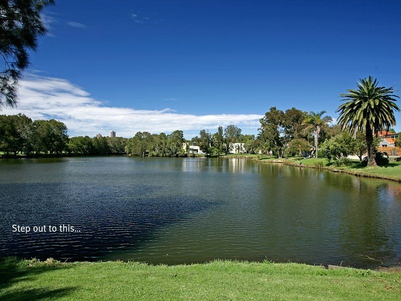 1 Lakeside Crescent, North Manly NSW 2100