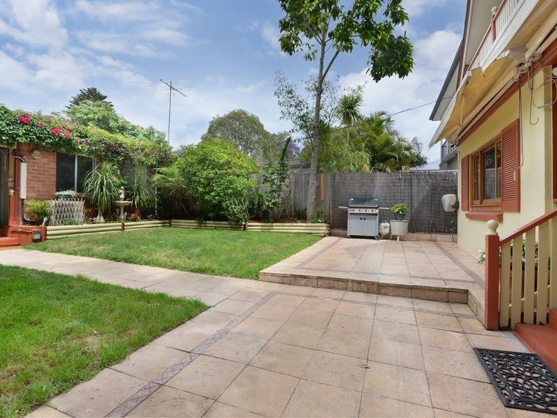 28 Surfers Parade, Freshwater NSW 2096