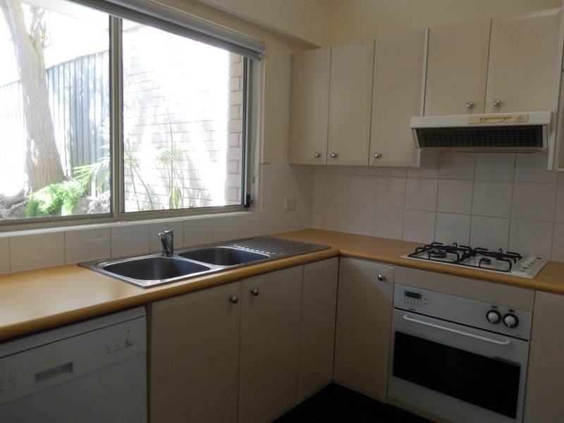 28/2-4 Beach Street, Curl Curl NSW 2096