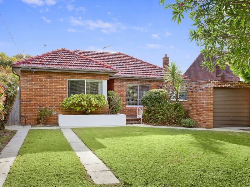 8 Riverview Parade, North Manly NSW 2100