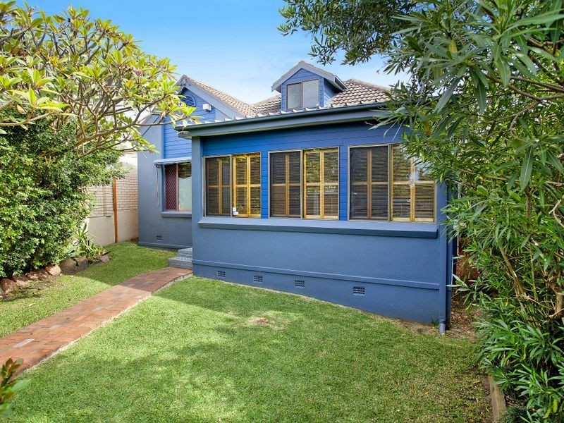 2 Travers Road, Curl Curl NSW 2096