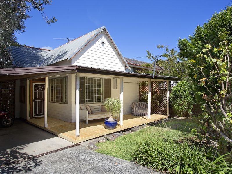 9 Oceanview Rd, Freshwater NSW 2096