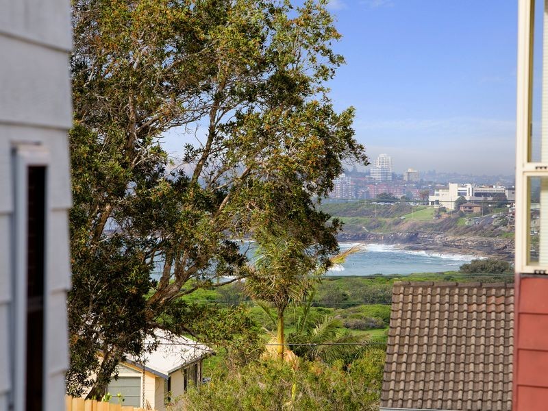 85 Griffin Rd, North Curl Curl NSW 2099