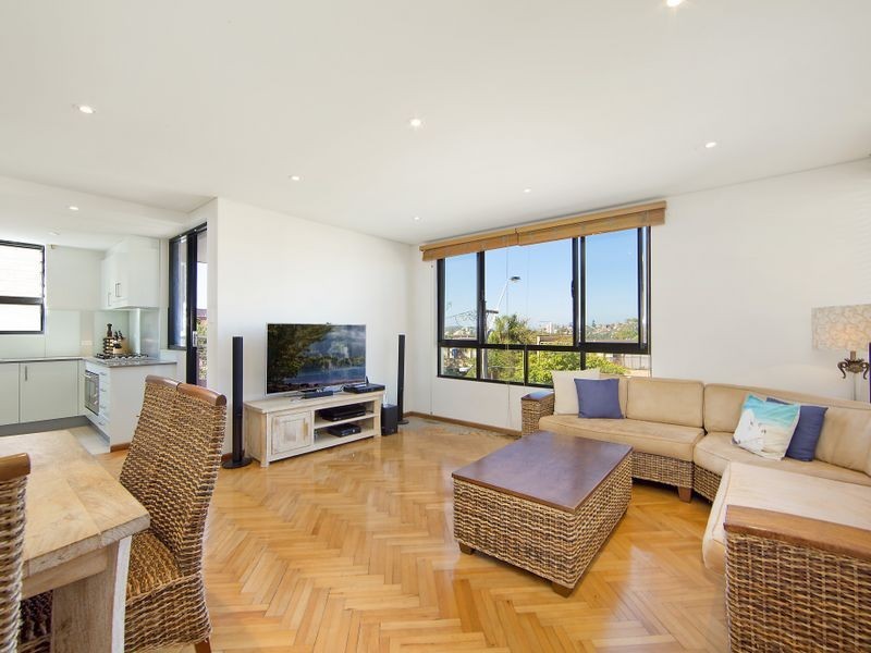 2/89 Queenscliff Rd, Queenscliff NSW 2096