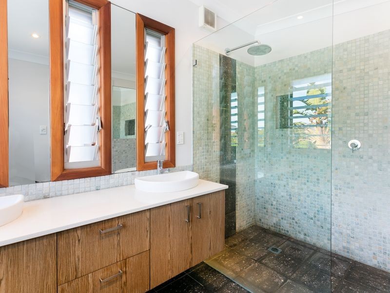 17 Griffin Road, North Curl Curl NSW 2099