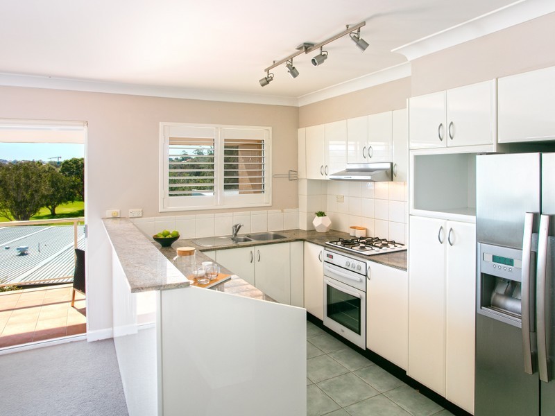 11/4 Campbell Parade, Manly Vale NSW 2093