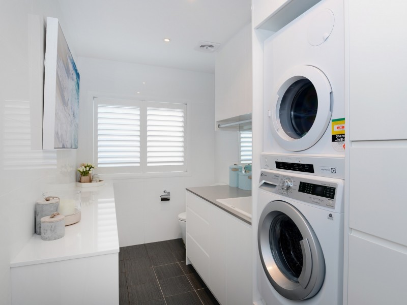 8 Stirgess Avenue, Curl Curl NSW 2096