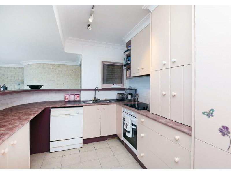 1/77 Carrington Parade, Curl Curl NSW 2096