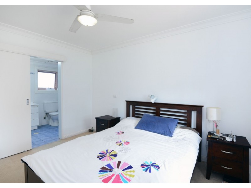 1/77 Carrington Parade, Curl Curl NSW 2096