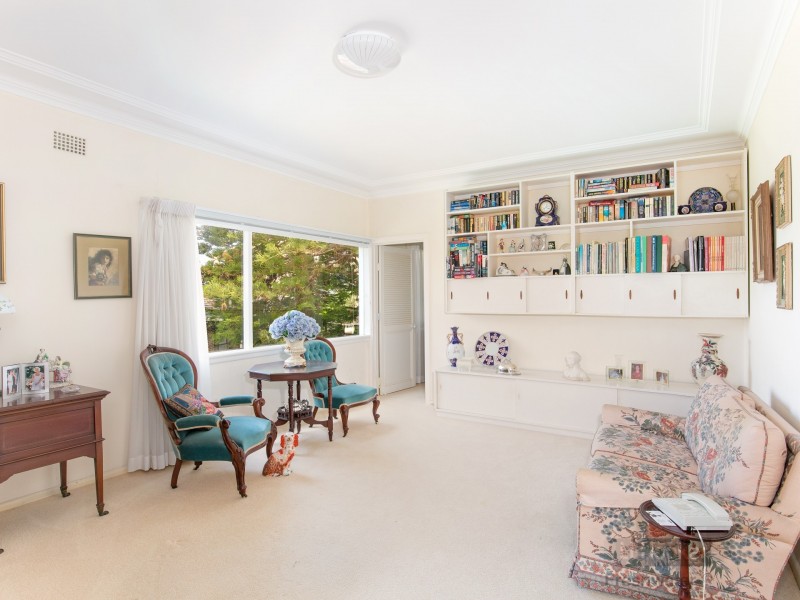 10 Gardere Avenue, Curl Curl NSW 2096