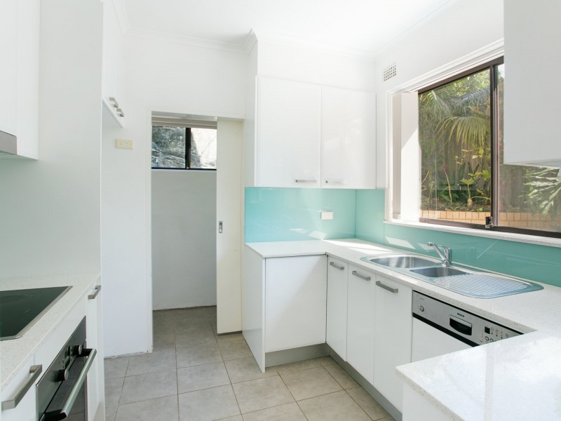 8/62 Carrington Parade, Curl Curl NSW 2096