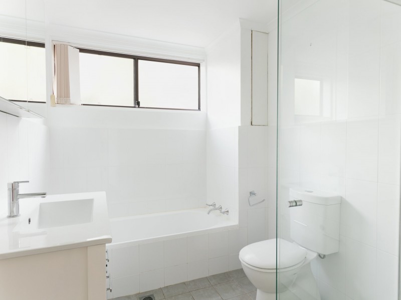 8/62 Carrington Parade, Curl Curl NSW 2096