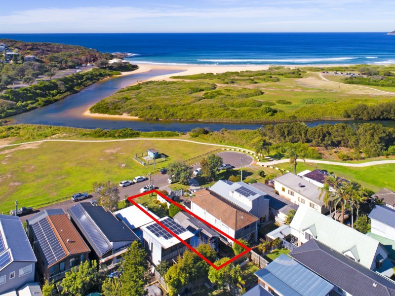 42 Surf Road, North Curl Curl NSW 2099