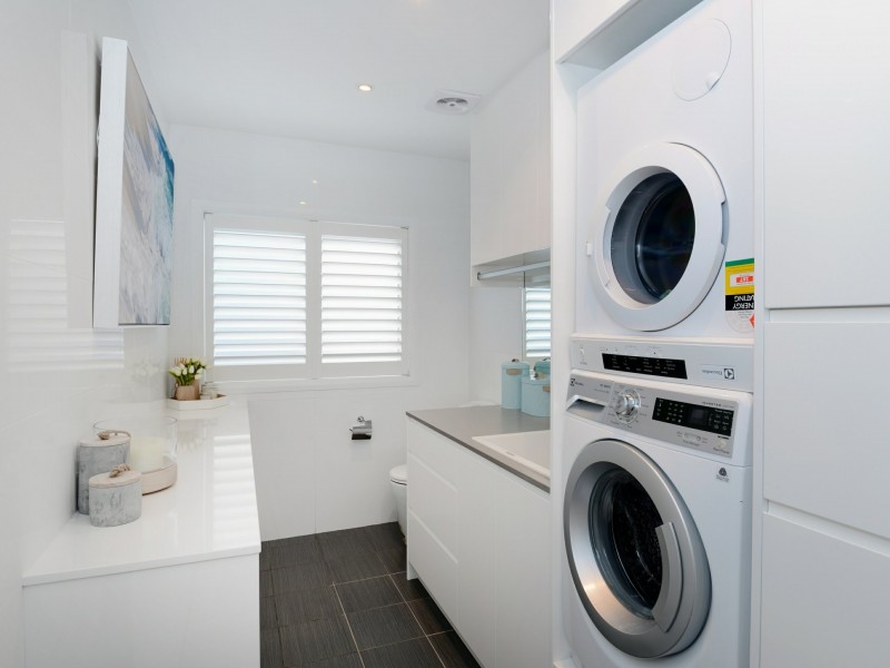8 Stirgess Avenue, Curl Curl NSW 2096