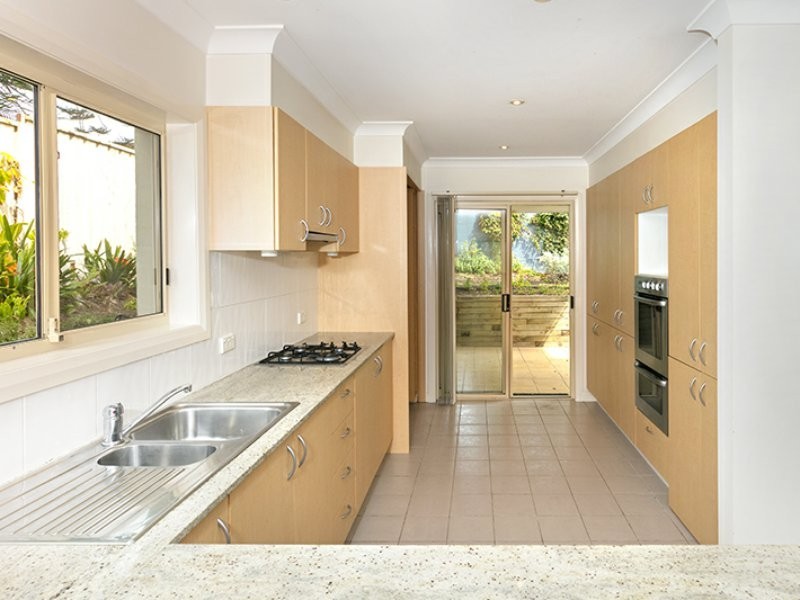 17D Kooloora Avenue, Freshwater NSW 2096