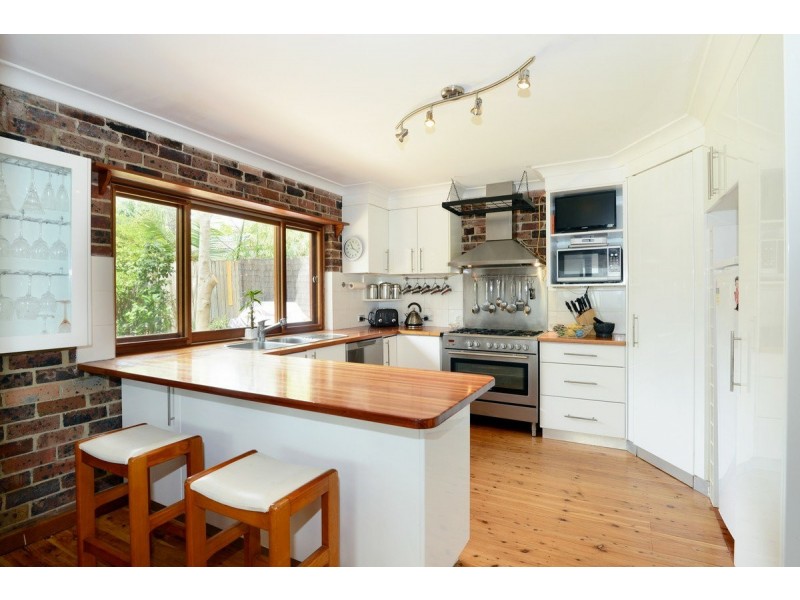 28 Surfers Parade, Freshwater NSW 2096