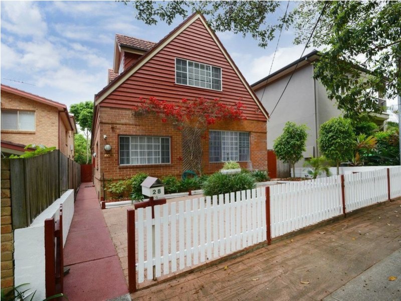 28 Surfers Parade, Freshwater NSW 2096