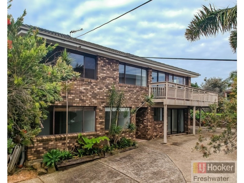 2 Bellevue Place, North Curl Curl NSW 2099