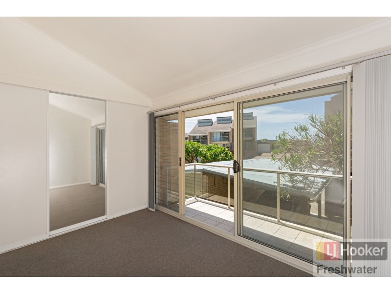 28/2-4 Beach Street, Curl Curl NSW 2096