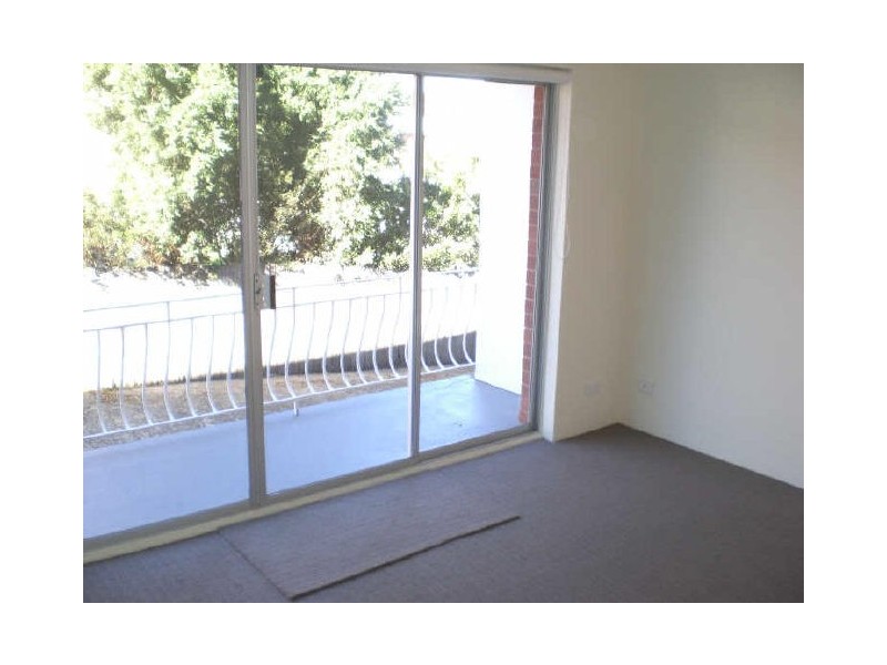 2/16 Wyadra Ave, Freshwater NSW 2096