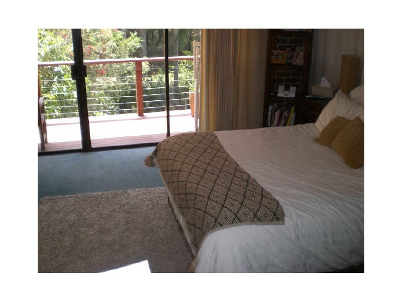 31 STIRGESS AVENUE, Curl Curl NSW 2096