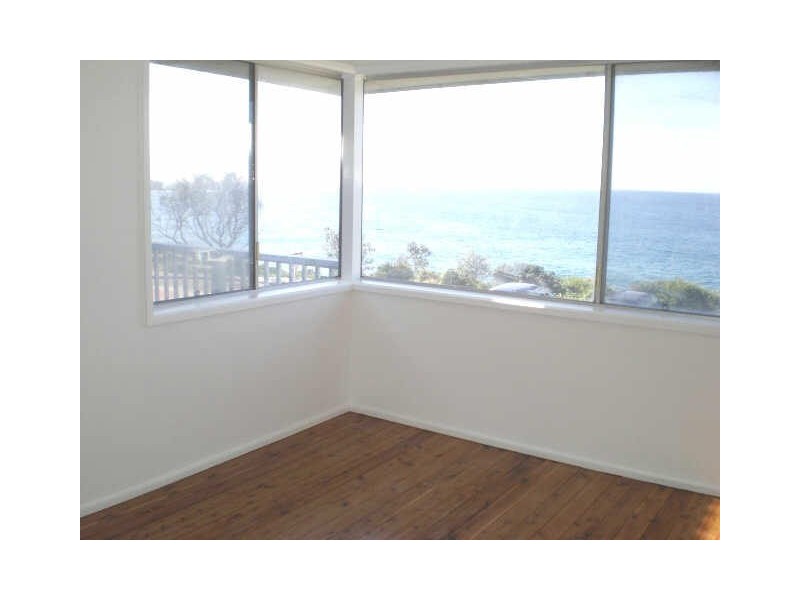 17 Carrington Parade, Curl Curl NSW 2096