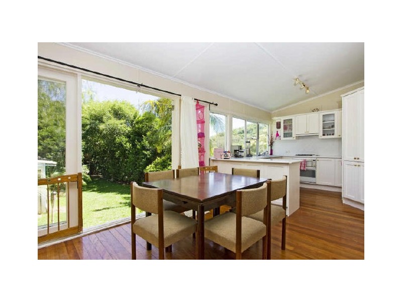 2 Wyuna Ave, Freshwater NSW 2096