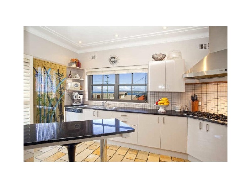 82 Cassia Street, North Curl Curl NSW 2099