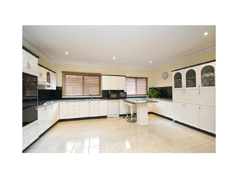 8 Pozieres Parade, Allambie NSW 2100