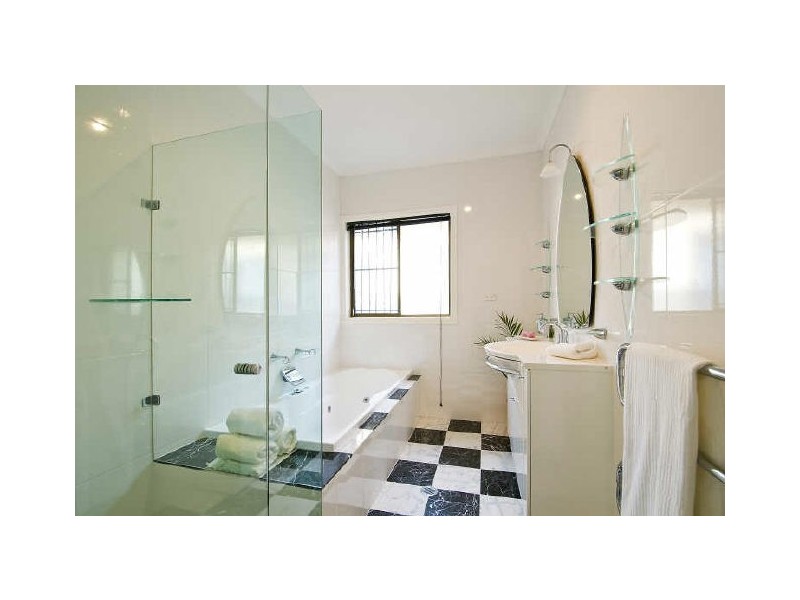 8 Pozieres Parade, Allambie NSW 2100